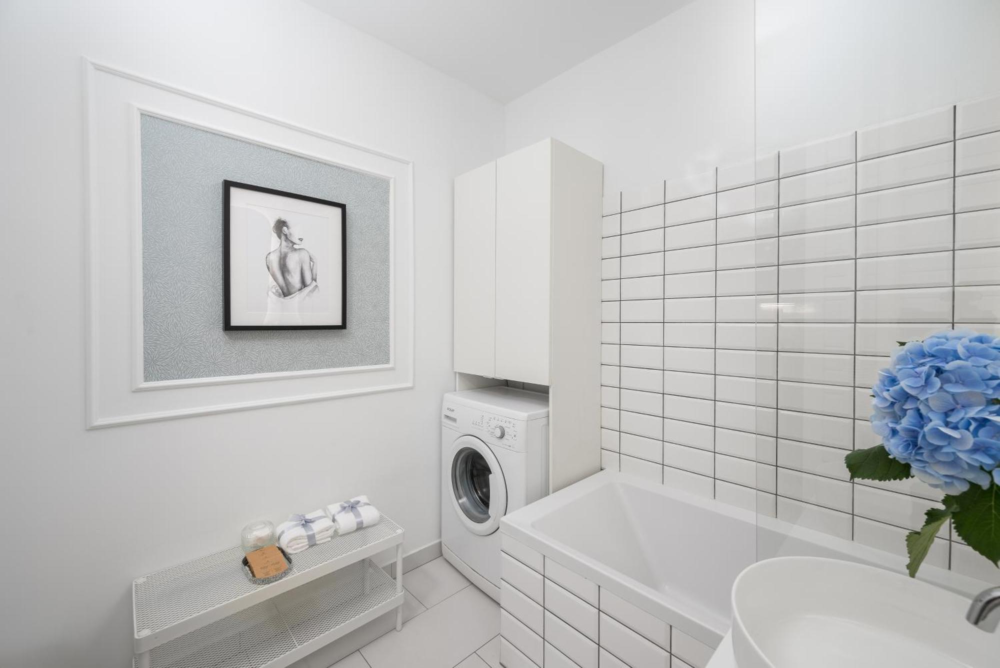 So Chic! 2-Bedroom Urban Suite 900M To Central Station Metro Rondo Onz Апартаменти Варшава