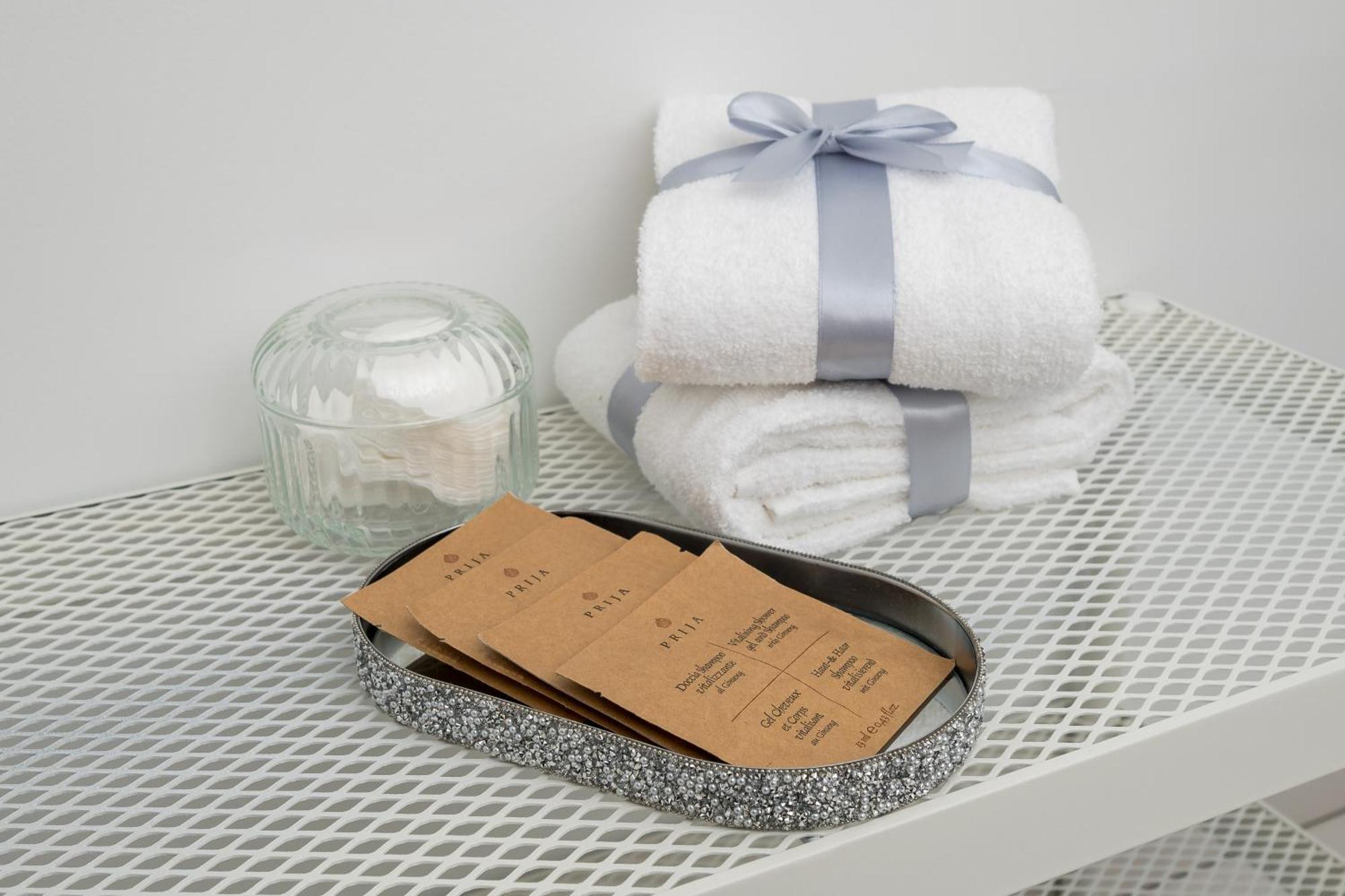 So Chic! 2-Bedroom Urban Suite 900M To Central Station Metro Rondo Onz Leilighet Warszawa