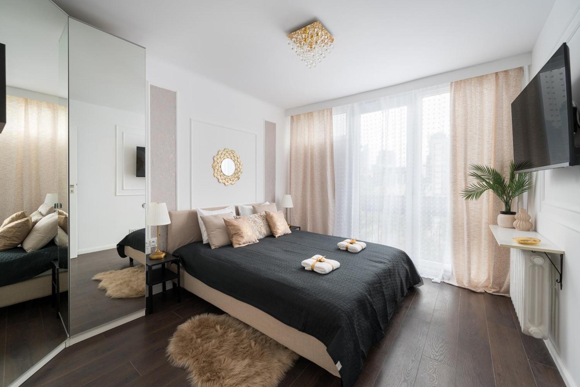 Апартаменти So Chic! 2-Bedroom Urban Suite 900M To Central Station Metro Rondo Onz Варшава