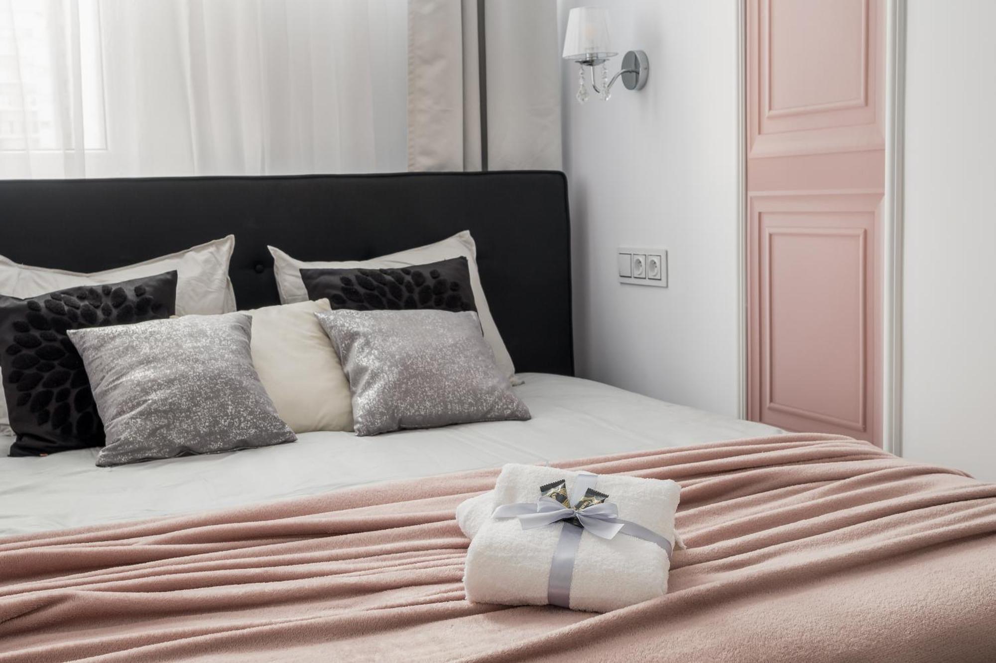 New Metropolis 2-bedroom 900m To Station Metro Rondo Onz *